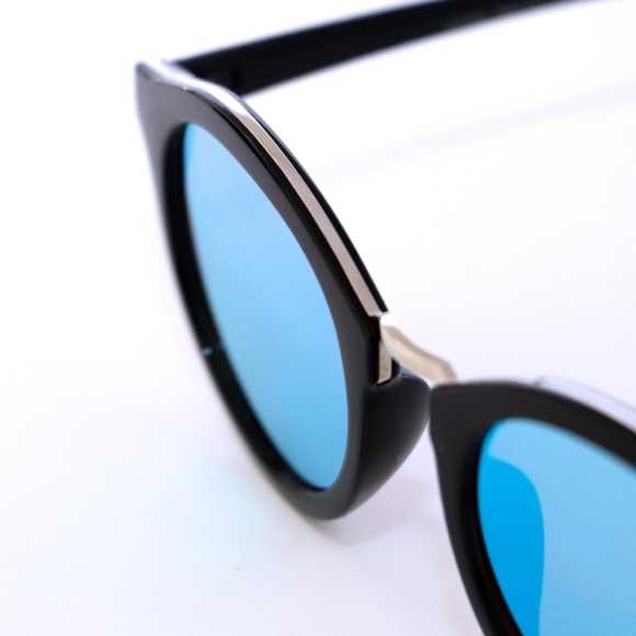 Charming Sunglasses - Picture 3 of 4